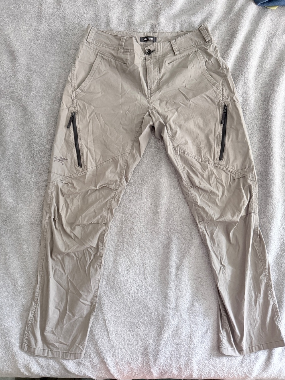 Arc'teryx Men's Grey Technical Cargo Pants